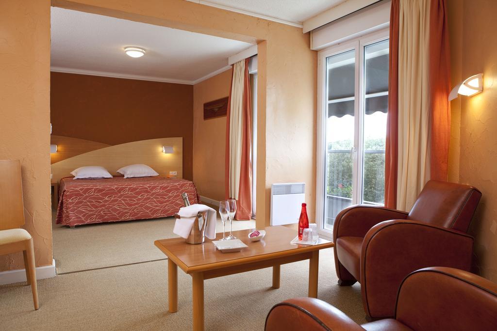 Hotel Sports & Spa - La Voile D'Or Sables-dʼOr-les-Pins Exterior foto