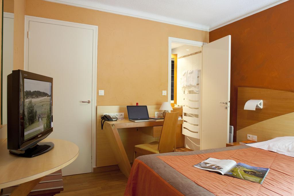 Hotel Sports & Spa - La Voile D'Or Sables-dʼOr-les-Pins Exterior foto